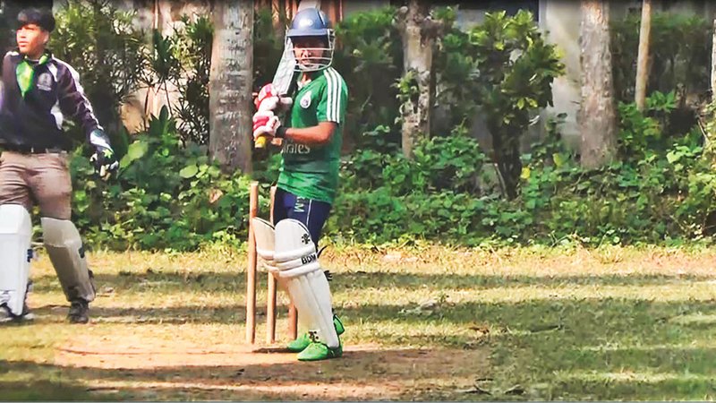 সাতক্ষীরার নারী খেলোয়াড় তৈরি হয় শহরের পিএন হাইস্কুল মাঠে। ছবি: সংগৃহীত