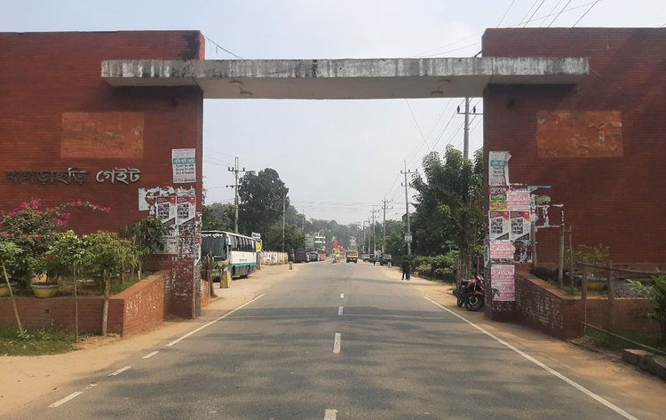 অবরোধে খাগড়াছড়ির সড়কগুলো ছিল অনেকটাই ফাঁকা। ছবি: আজকের পত্রিকা