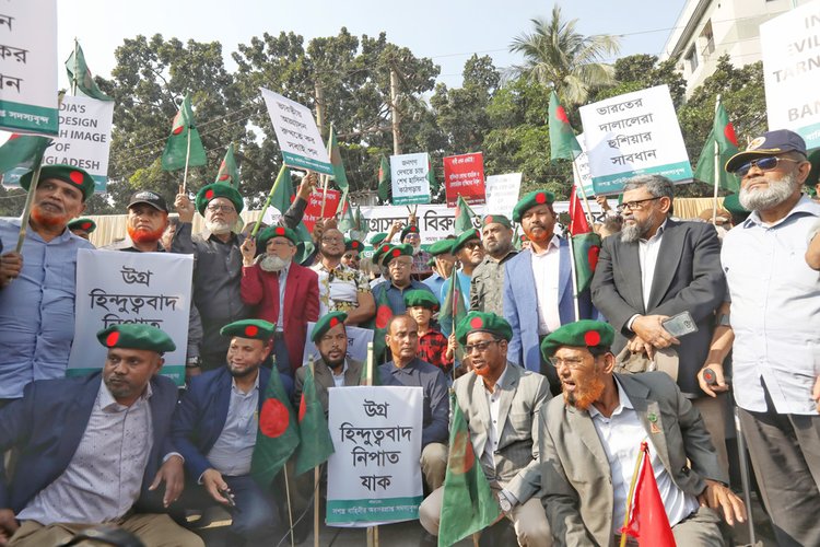 রাজধানীতে সাবেক সেনা কর্মকর্তাদের সমাবেশ। ছবি: আজকের পত্রিকা