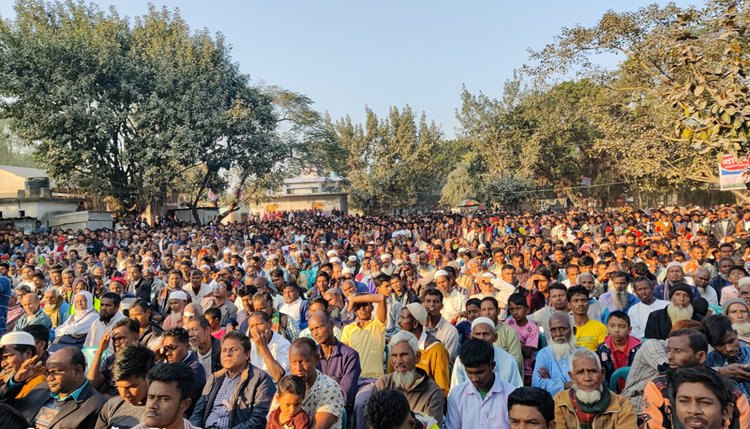 পাকেরহাট গ্রোয়ার্স মার্কেট মাঠে গণসংবর্ধনা অনুষ্ঠান। ছবি: আজকের পত্রিকা