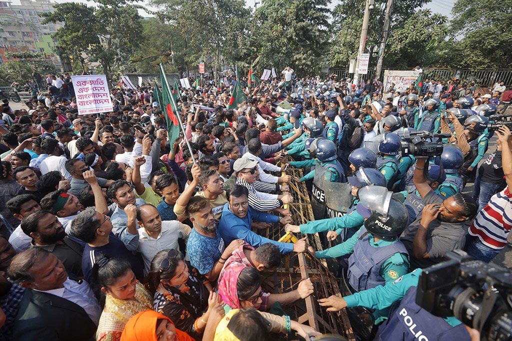 বিএনপির পদযাত্রা আটকে দিল পুলিশ, ভারতীয় হাইকমিশনে প্রতিনিধি দল