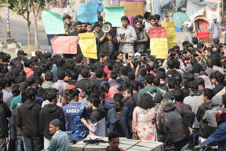 বুয়েট শিক্ষার্থীদের সংবাদ সম্মেলন। ছবি: আজকের পত্রিকা