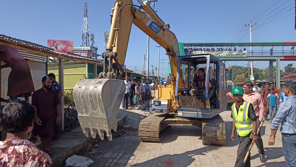 কুমিল্লার ঢাকা-চট্টগ্রাম মহাসড়কে দুই শতাধিক অবৈধ স্থাপনা উচ্ছেদ