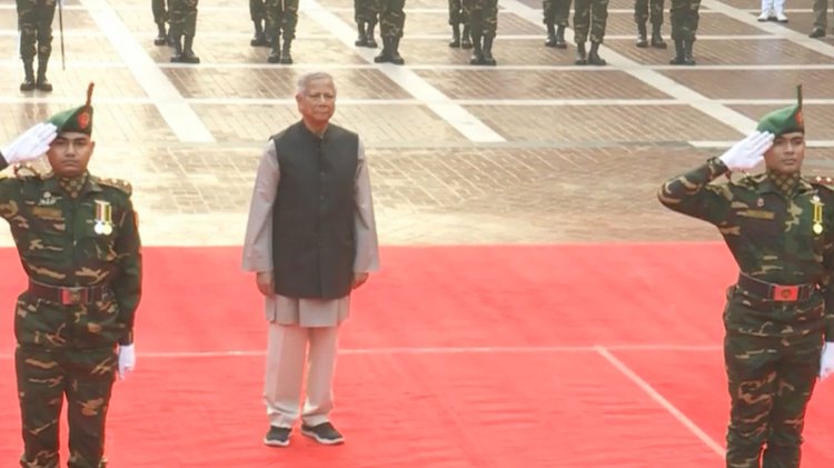 প্রধান উপদেষ্টা শহীদ বুদ্ধিজীবীদের প্রতি গভীর শ্রদ্ধা নিবেদন করেন। ছবি: সংগৃহীত