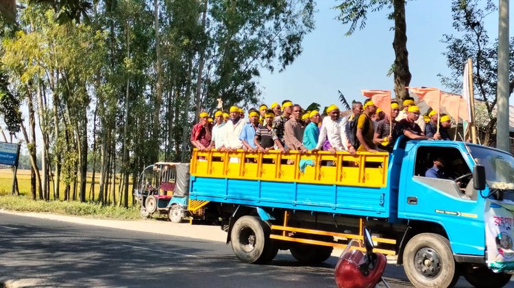 সনাতনী-সমাবেশে-যোগ-দিতে-যাচ্ছেন-হিন্দু-ধর্মাবলম্বীরা। ছবি: সংগৃহীত